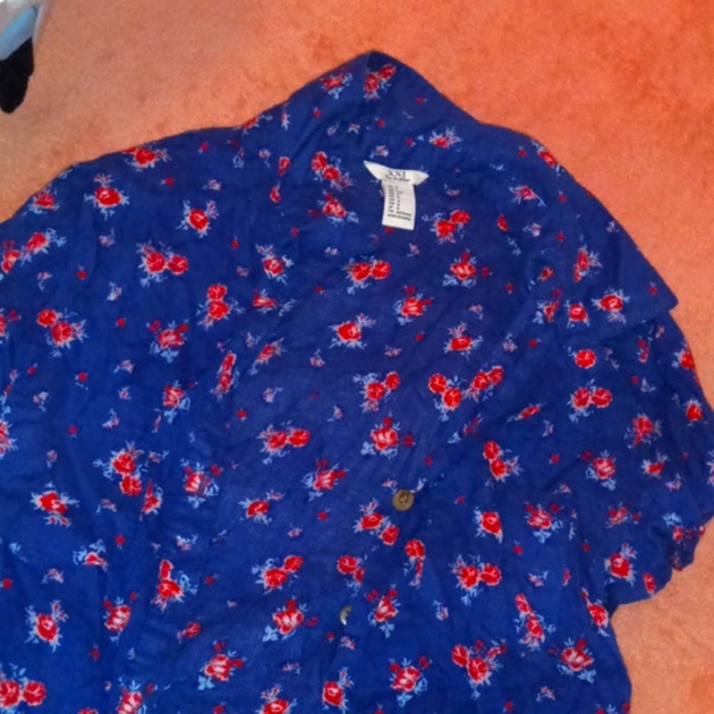 Pretty blue w flower design shirt
